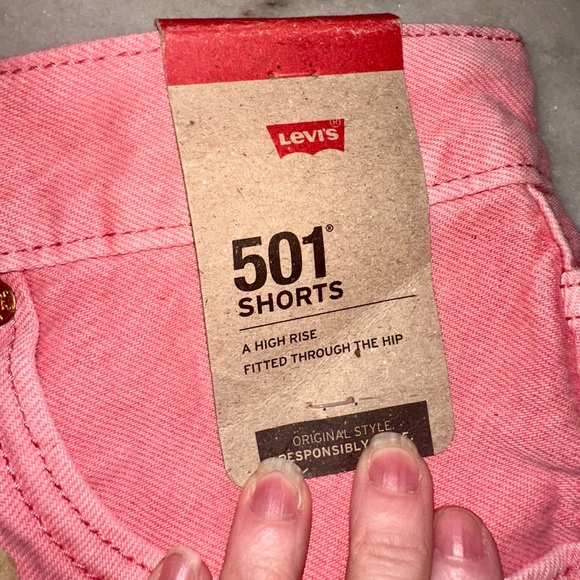 Pink Levi Denim Shorts NWT Frayed - Picture 3 of 5